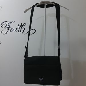 Guess USA Nylon Messenger/Crossbody Bag Black